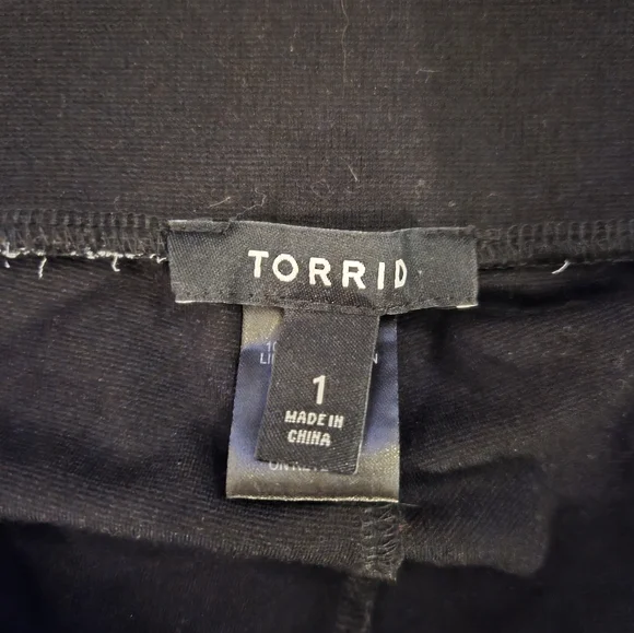 Torrid Black and White Floral A-Line Skirt - Picture 3 of 4